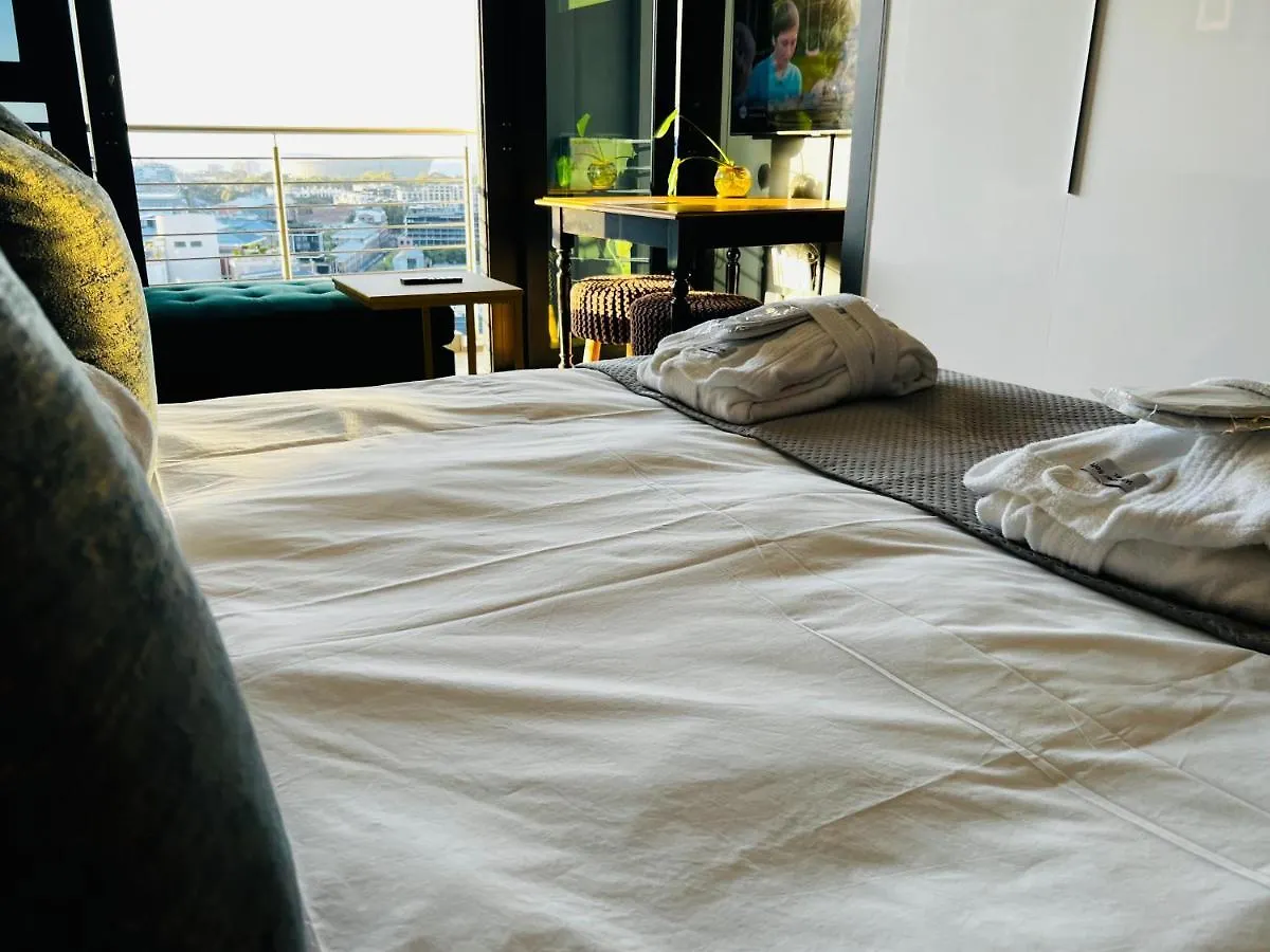 Urban Elephant 16 On Bree Cape Town Apartment