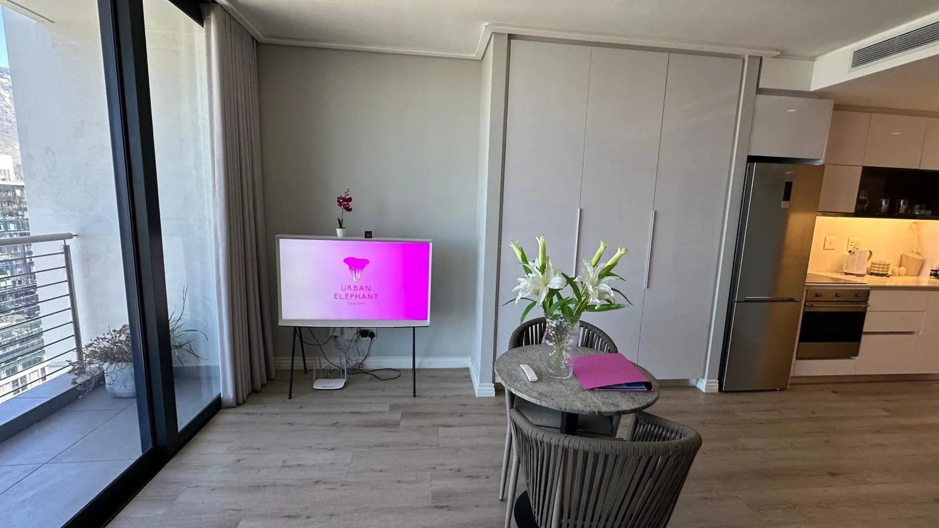Urban Elephant 16 On Bree Cape Town Apartment