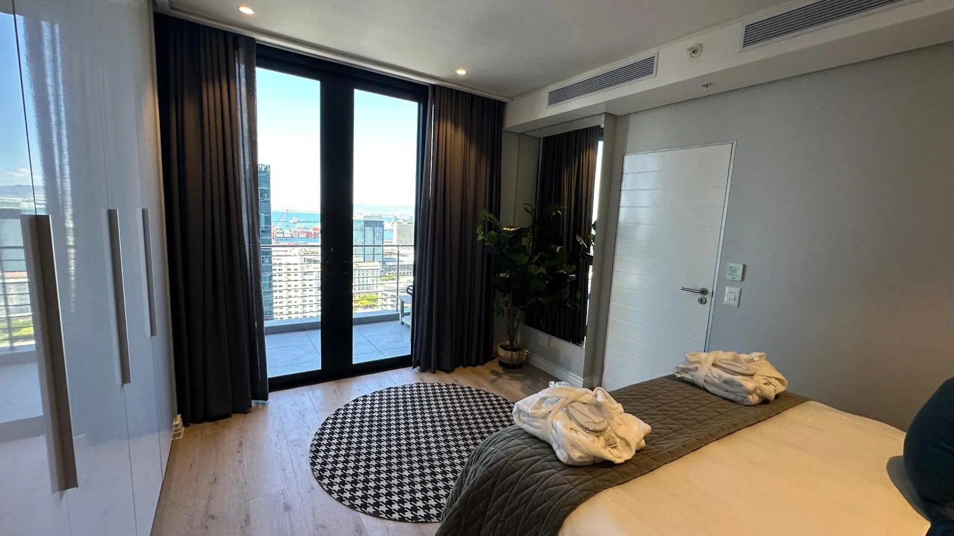 Urban Elephant 16 On Bree Cape Town Apartment